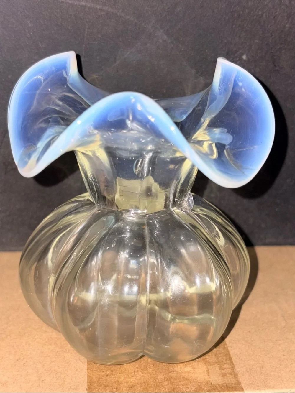 Vietri Hibiscus RARE Clear Hand Blown Italian vase with opalescence trim 5in
